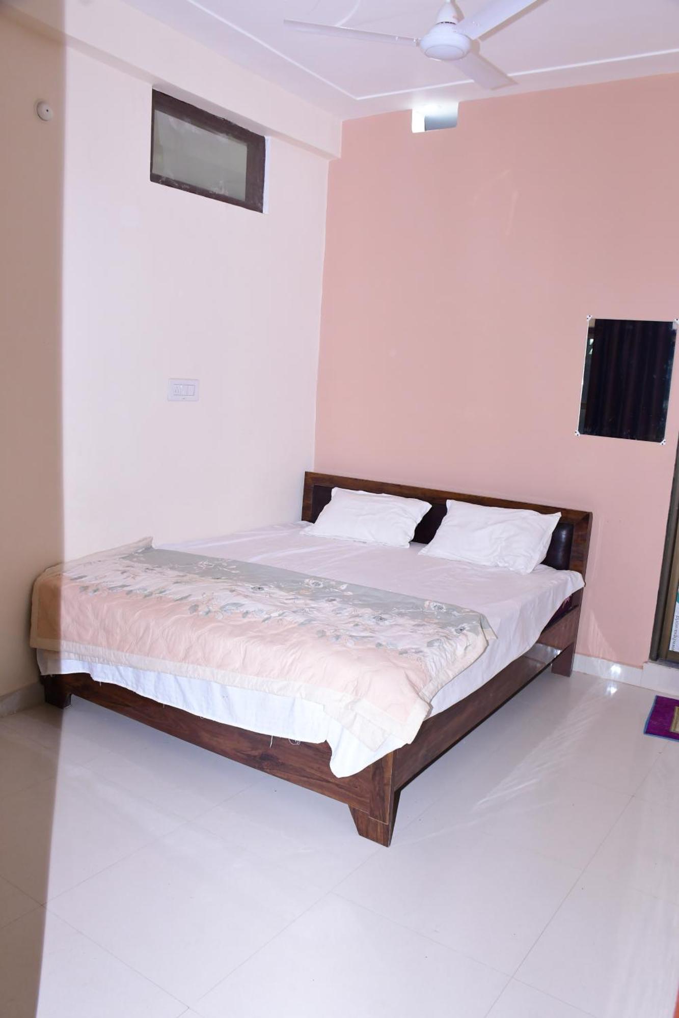 Shree Ram Hotel Ayodhya Bagian luar foto