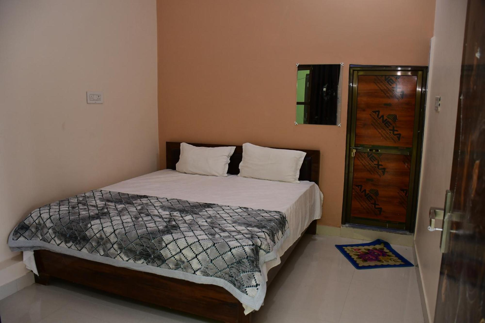 Shree Ram Hotel Ayodhya Bagian luar foto