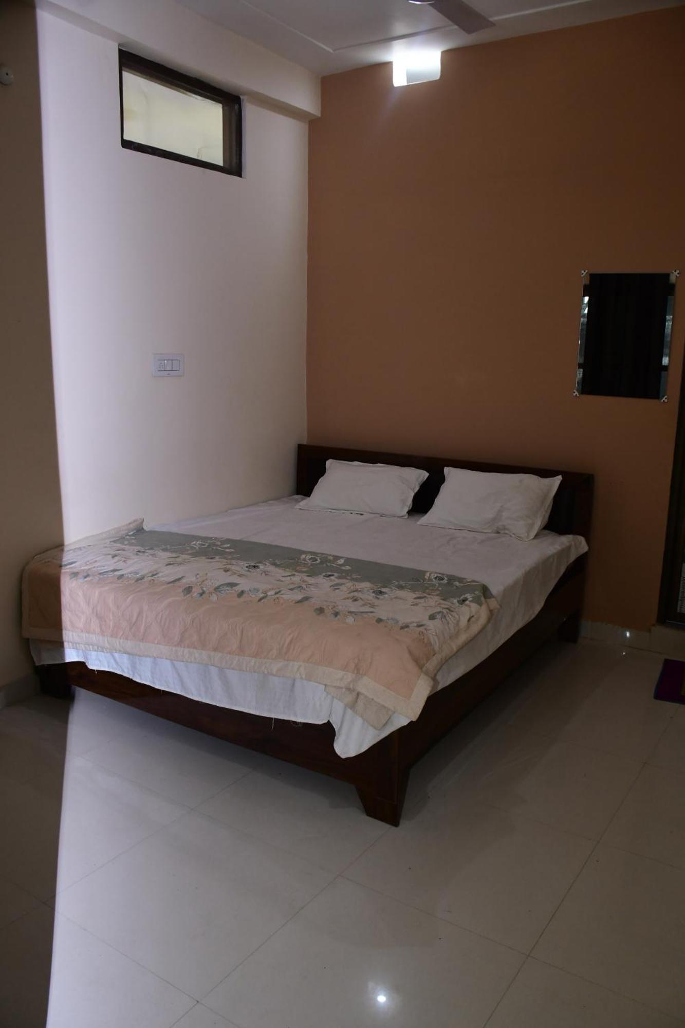 Shree Ram Hotel Ayodhya Bagian luar foto